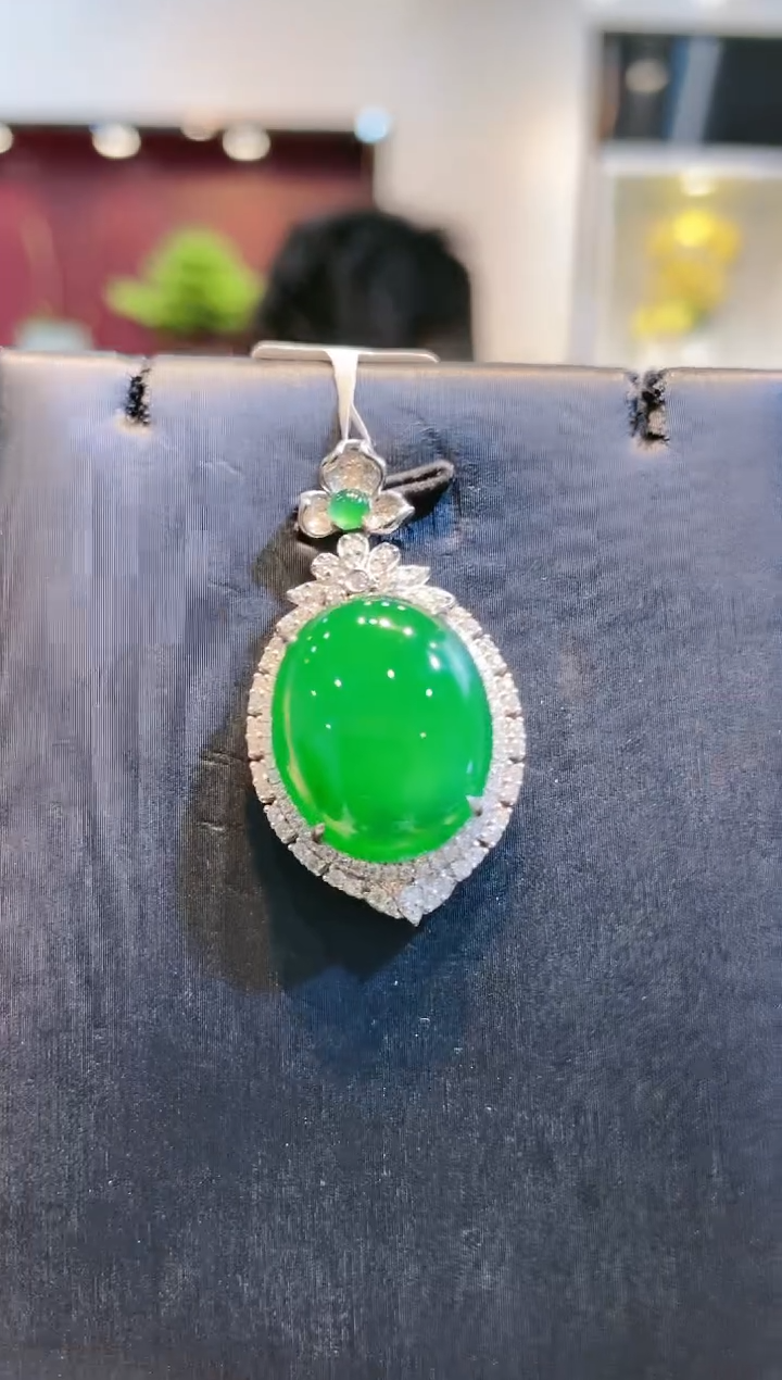 【闪购商品】翡翠颈饰18K金镶嵌A74天然A货翡翠吊坠