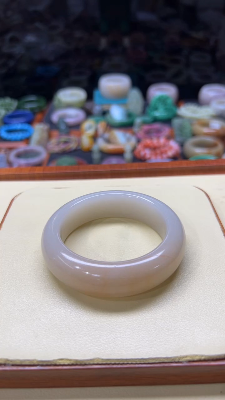 未镶嵌手镯石英质玉人****简121