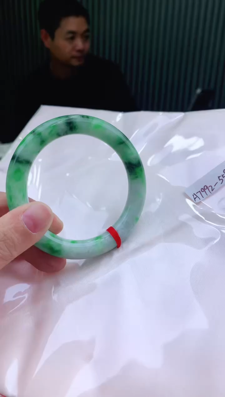 未镶嵌手镯翡翠55+