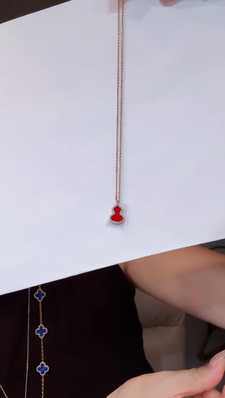 玛瑙/玉髓项链18K金镶嵌小葫芦