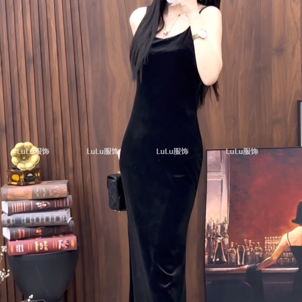 璐璐定制--秋冬新款加厚高级感赫本风法式黑色金丝绒吊带连衣裙