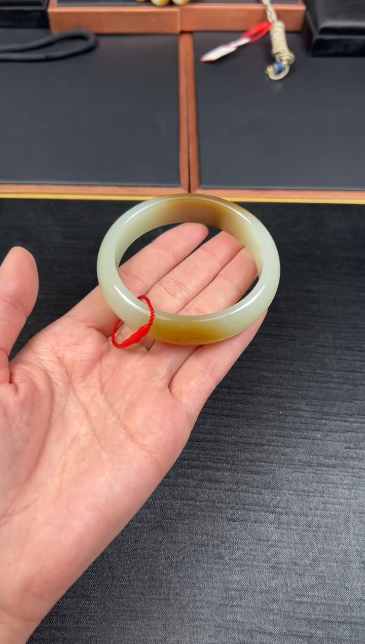 【闪购商品】和田玉手镯未镶嵌且末微色差近矿二号矿58
