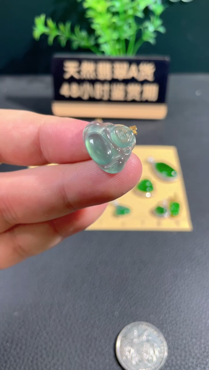 翡翠18K金镶嵌颈饰翡翠