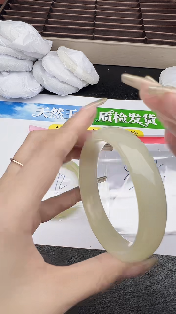 未镶嵌手镯石英质玉圈口 56