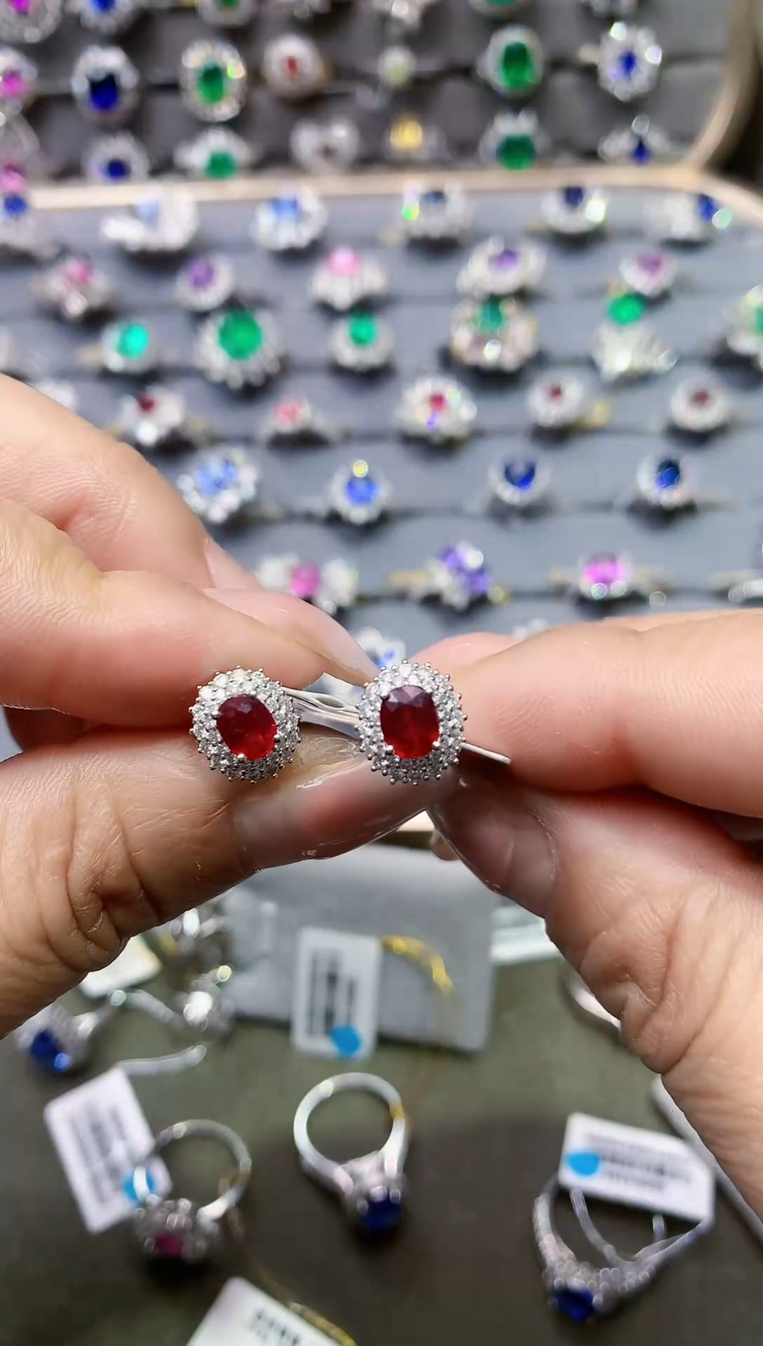 【闪购商品】红宝石耳饰18K金镶嵌无烧1.36ct