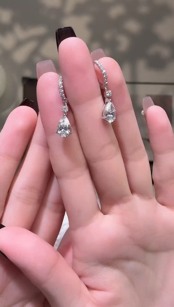 18K金镶嵌实验室培育钻石耳饰@@耳圈白圆形+水滴1卡爪镶