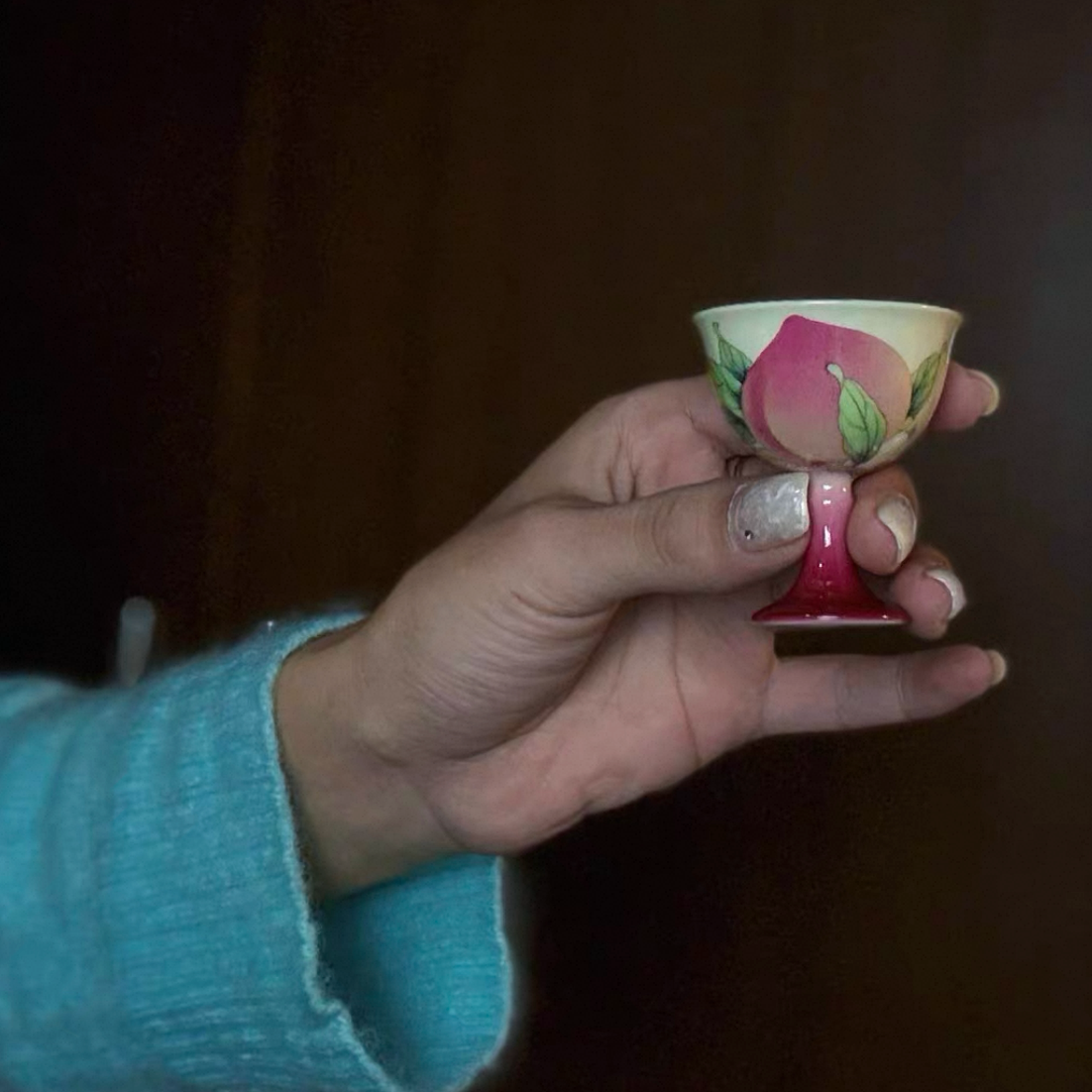 《梦乔茶器》雅圣景德镇手工手绘胭脂红渐变桃桃酒杯高端粉彩窑口