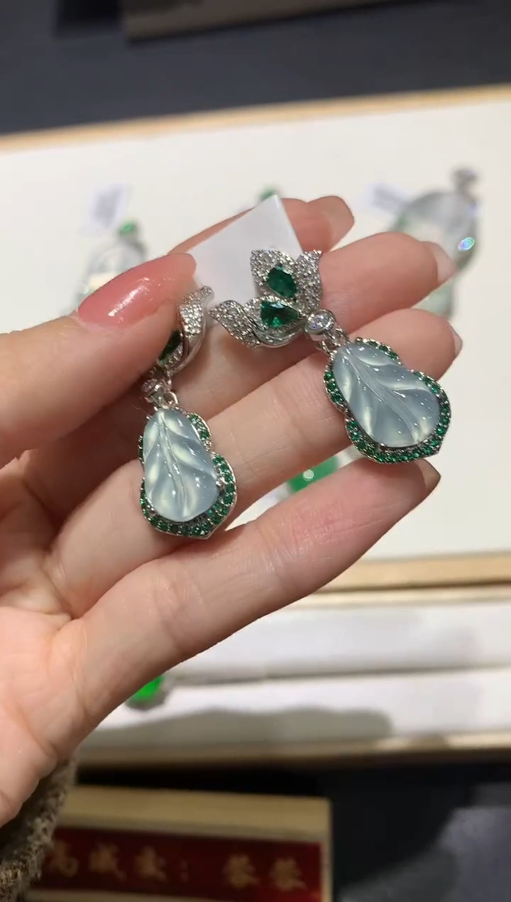 【闪购商品】翡翠吊坠(不含链)未镶嵌1多人多样性随机发货1件