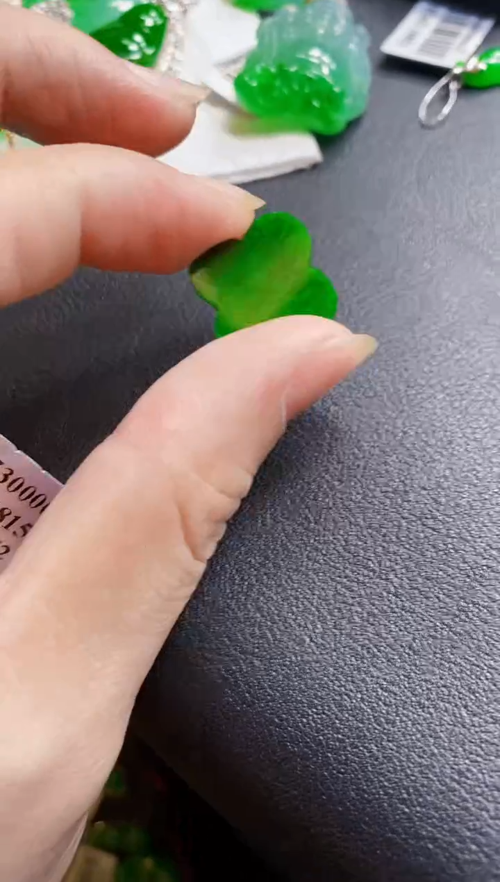 翡翠未镶嵌颈饰吊坠