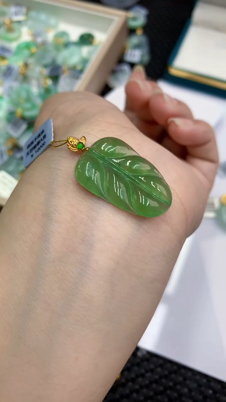 【闪购商品】翡翠颈饰18K金镶嵌            8