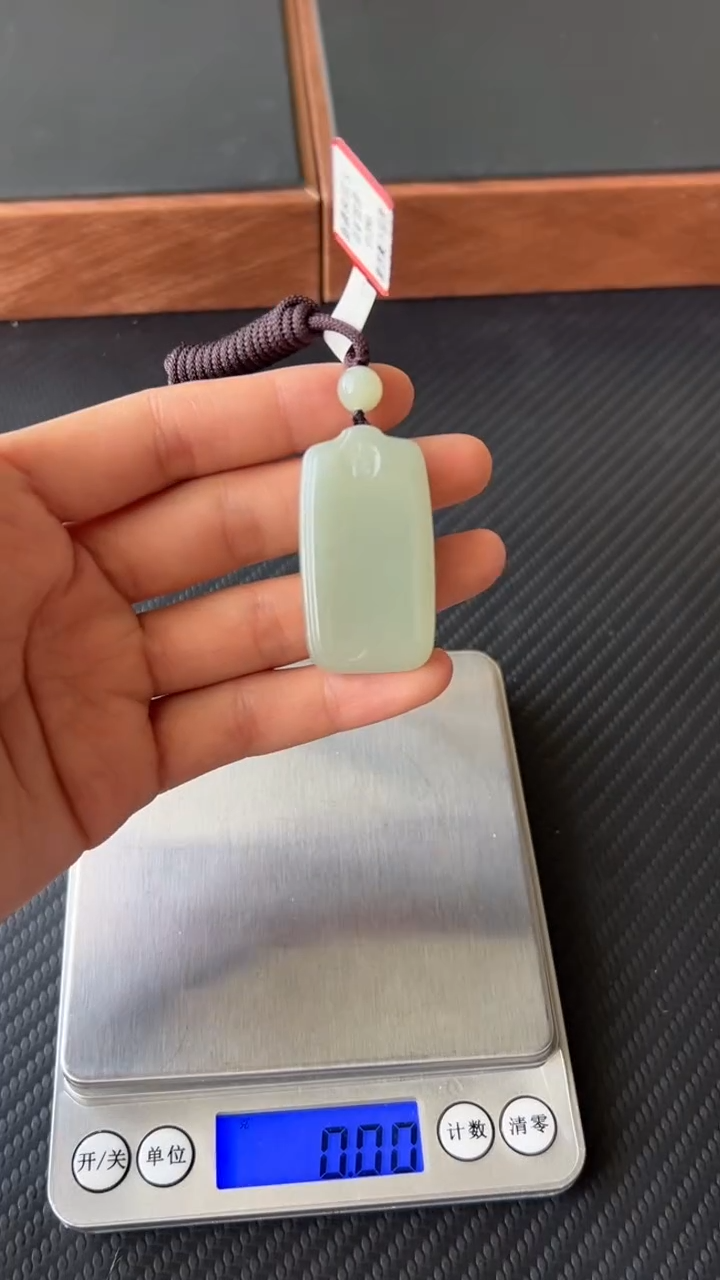 【闪购商品】和田玉吊坠(赠链)未镶嵌且末微色差近矿