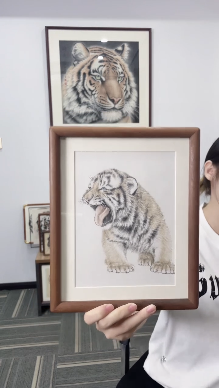 国画工笔小老虎10寸高级实木摆台原稿