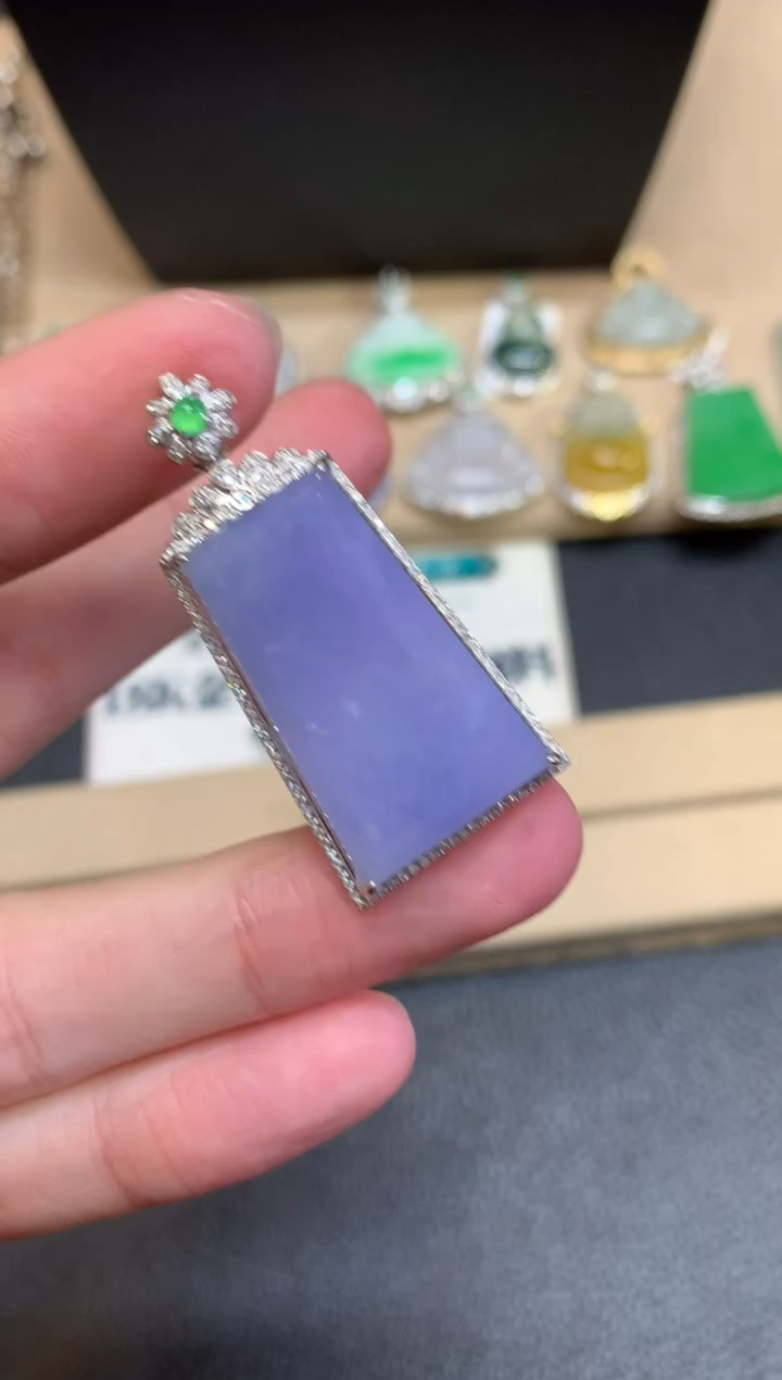 【闪购商品】翡翠颈饰18K金镶嵌无事牌【无服务费】