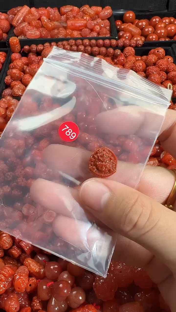 颈饰未镶嵌南红玛瑙1