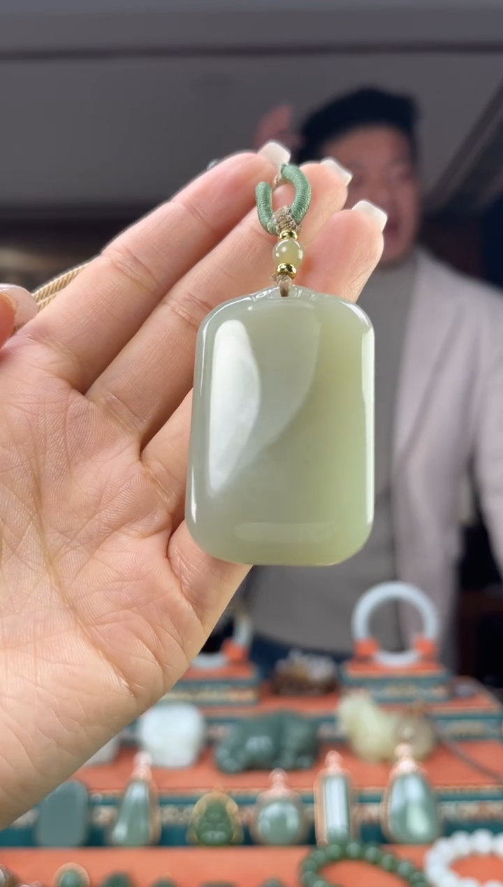 颈饰未镶嵌和田玉佩佩