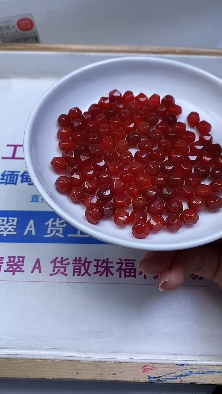 未镶嵌散珠南红玛瑙E159 南红菱形切面珠8mm20颗9.8元