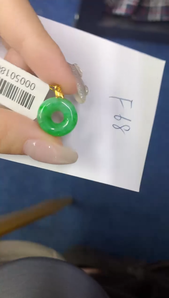 翡翠18K金镶嵌颈饰缅甸天然翡翠A货