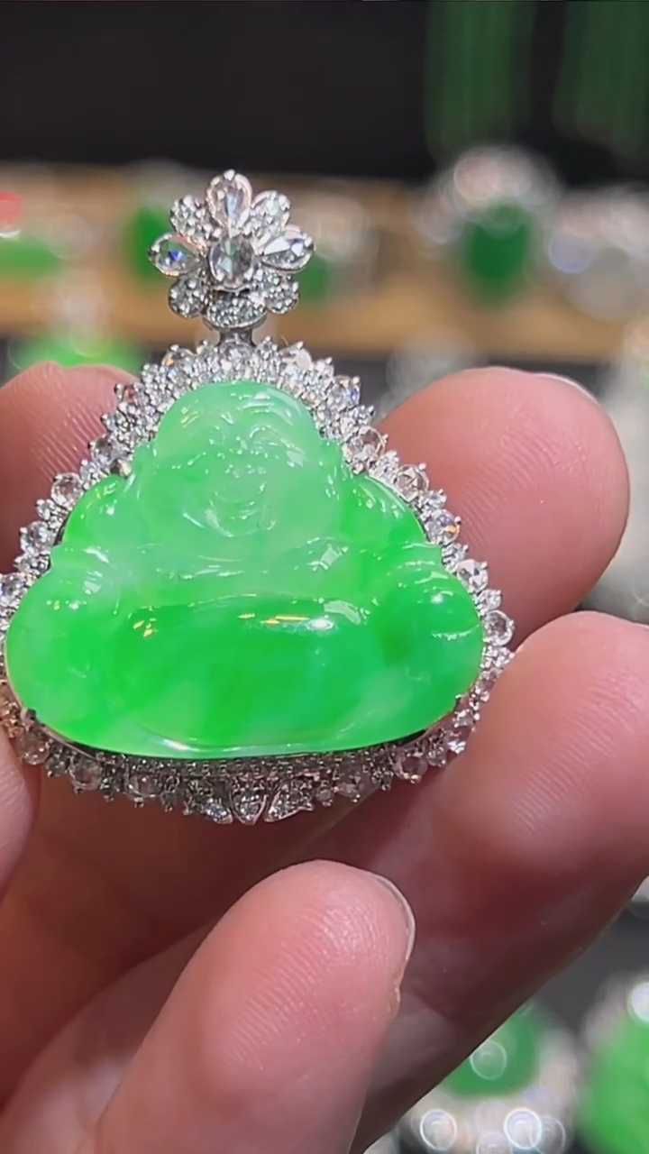 18K金镶嵌挂件翡翠吊坠