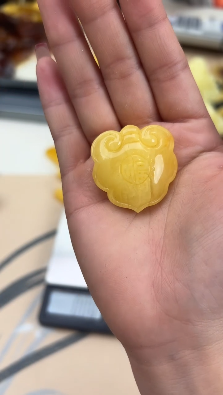【闪购商品】琥珀裸石未镶嵌蜜蜡吊坠