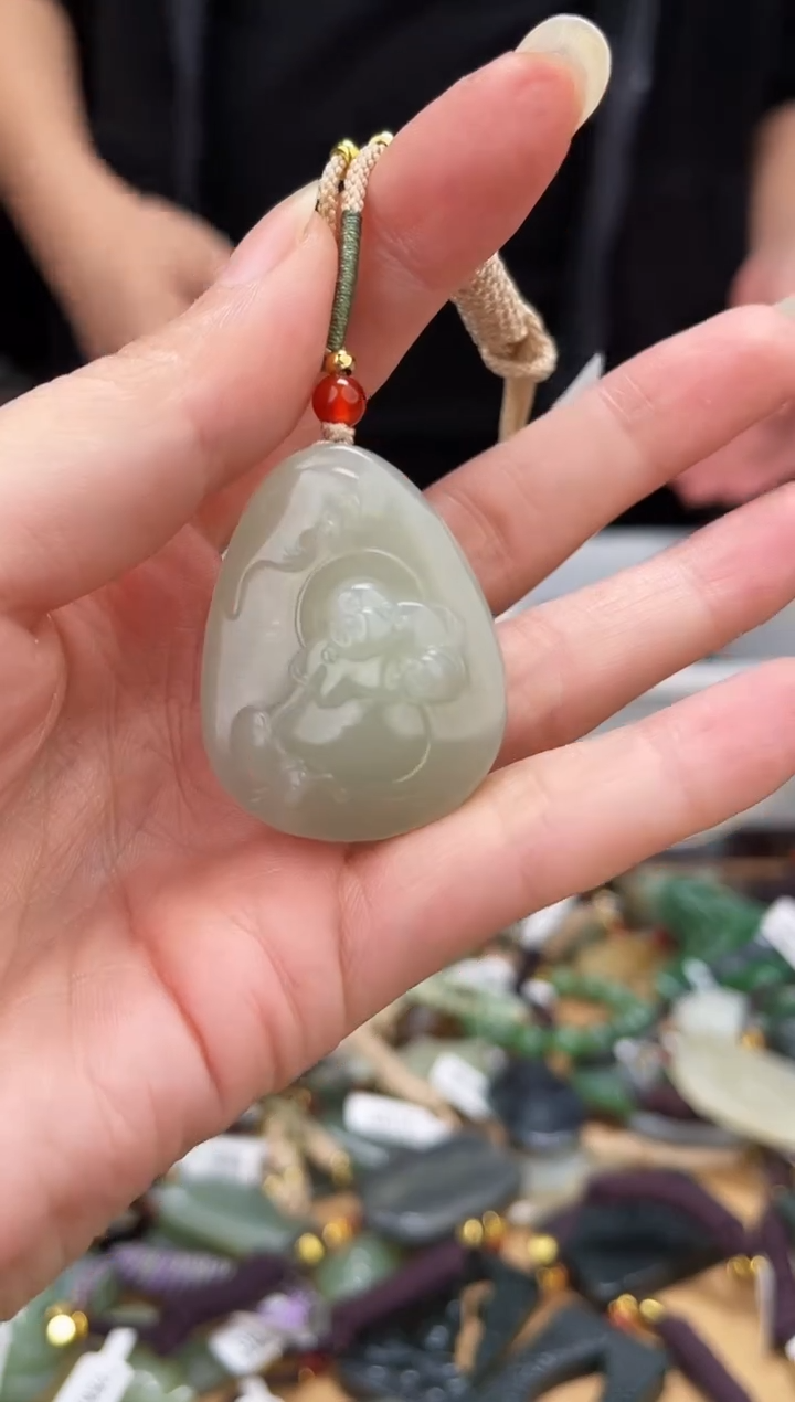 颈饰未镶嵌和田玉1