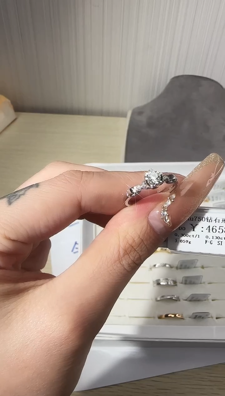 18K金镶嵌戒指/指环钻石哎*、B2599908902120