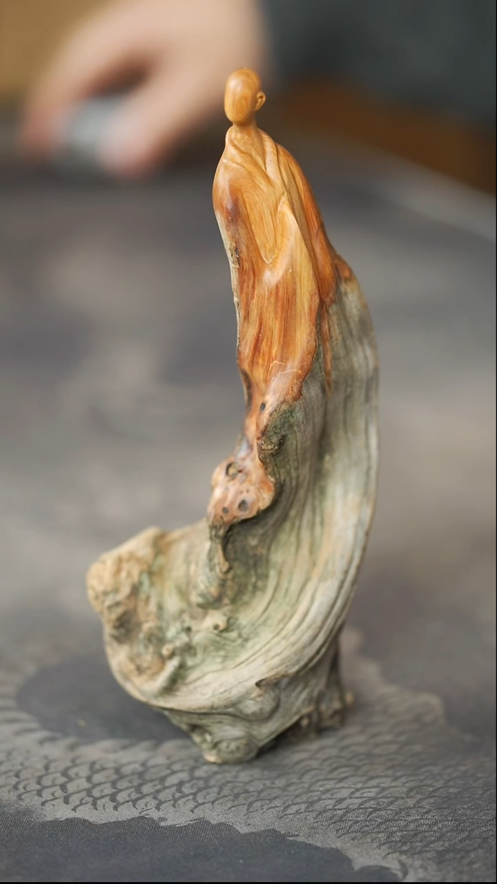 柏木（崖柏）670陈化黑油料巧雕无相摆件