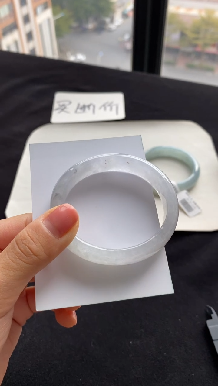 【闪购商品】翡翠手镯（贵妃镯）未镶嵌52贵妃--不退不换