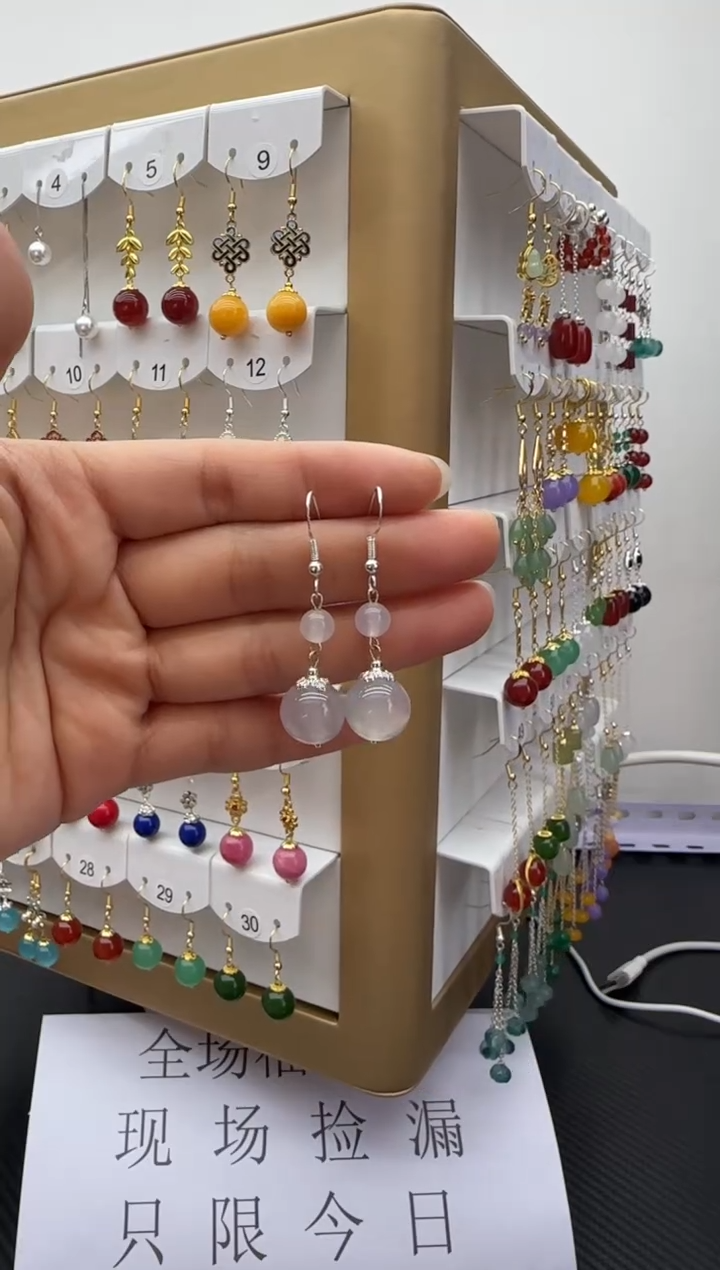 未镶嵌石英质玉（非洲翠）耳坠1