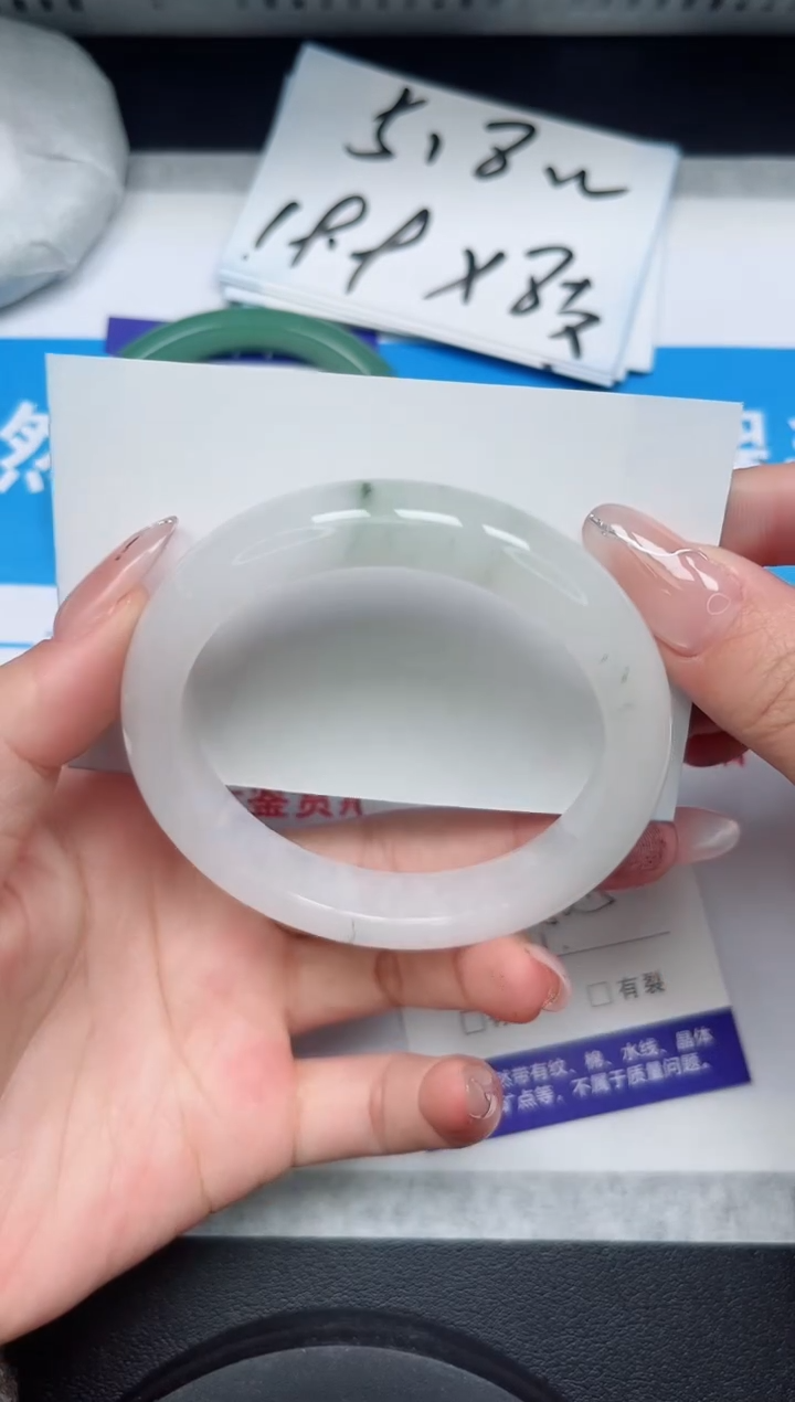 【闪购商品】石英质玉手镯合金148