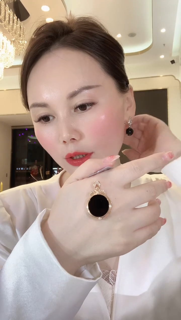 【闪购商品】翡翠吊坠(不含链)18K金镶嵌A22 