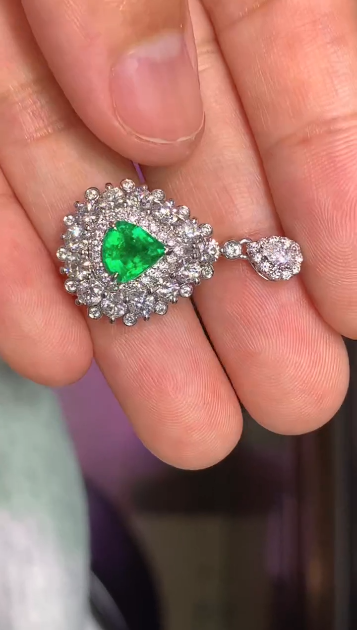吊坠(不含链)18K金镶嵌祖母绿0.74CT