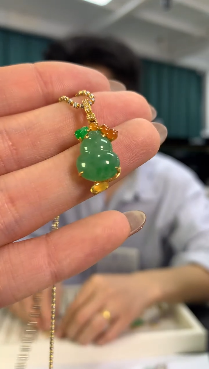 吊坠(不含链)18K金镶嵌翡翠葫芦