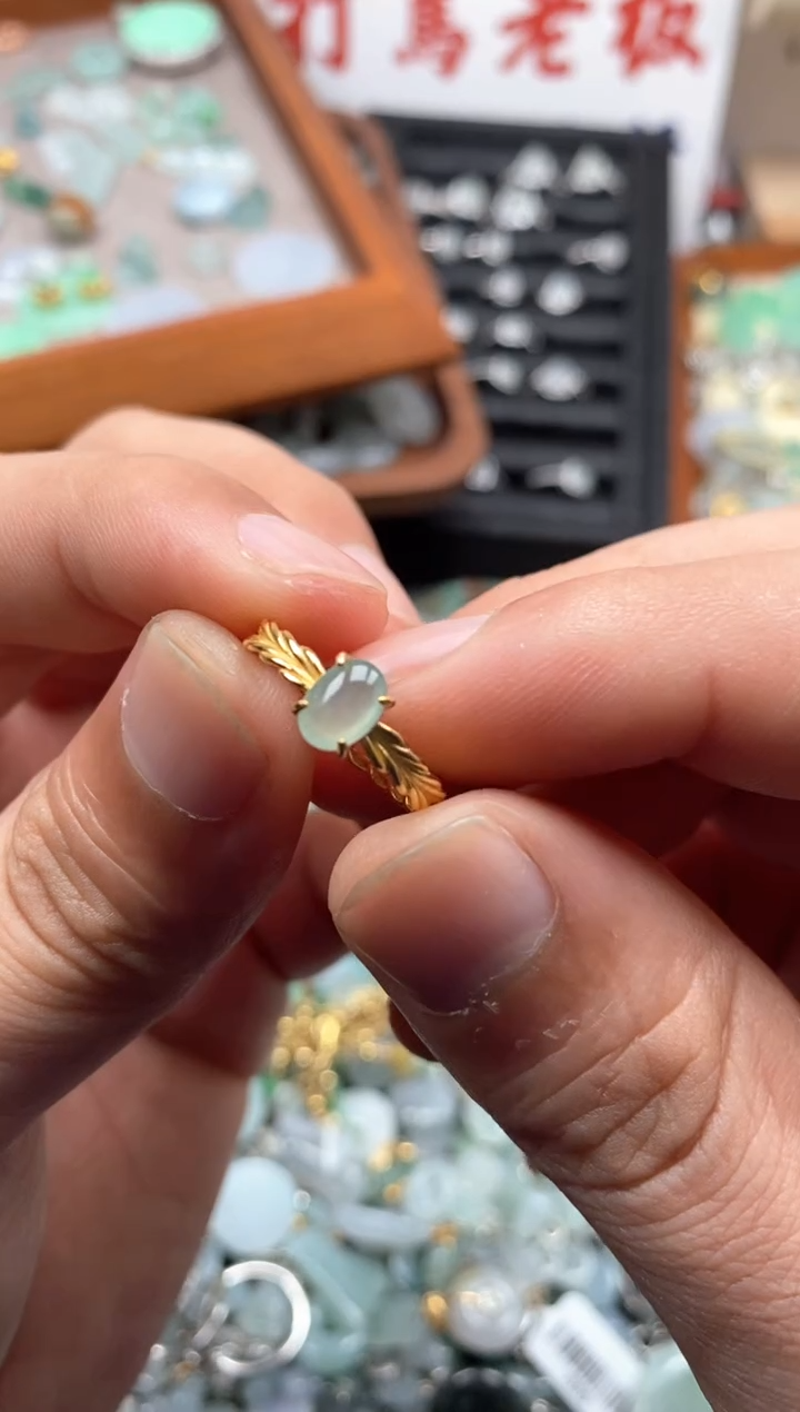 【闪购商品】翡翠颈饰未镶嵌哥哥