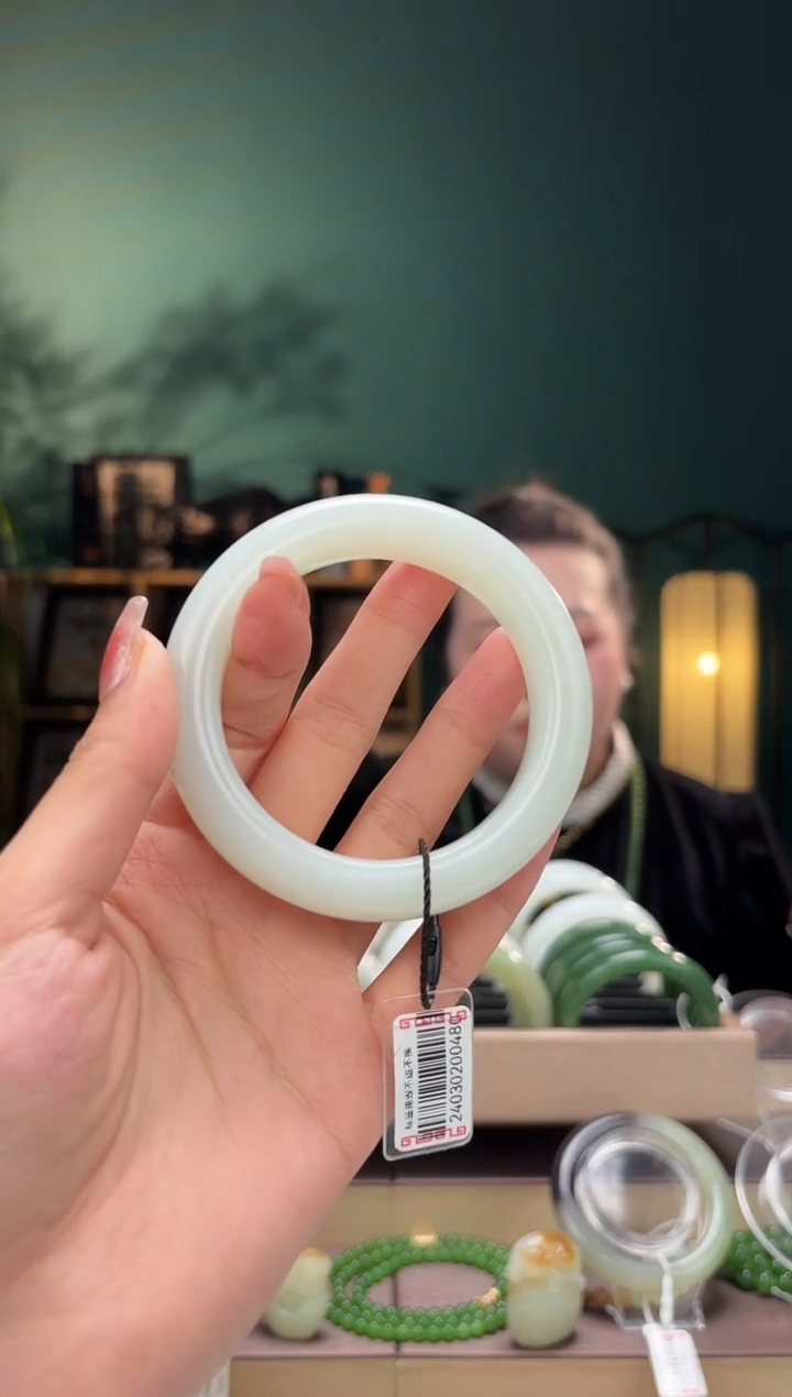 【闪购商品】和田玉手镯未镶嵌58+手镯