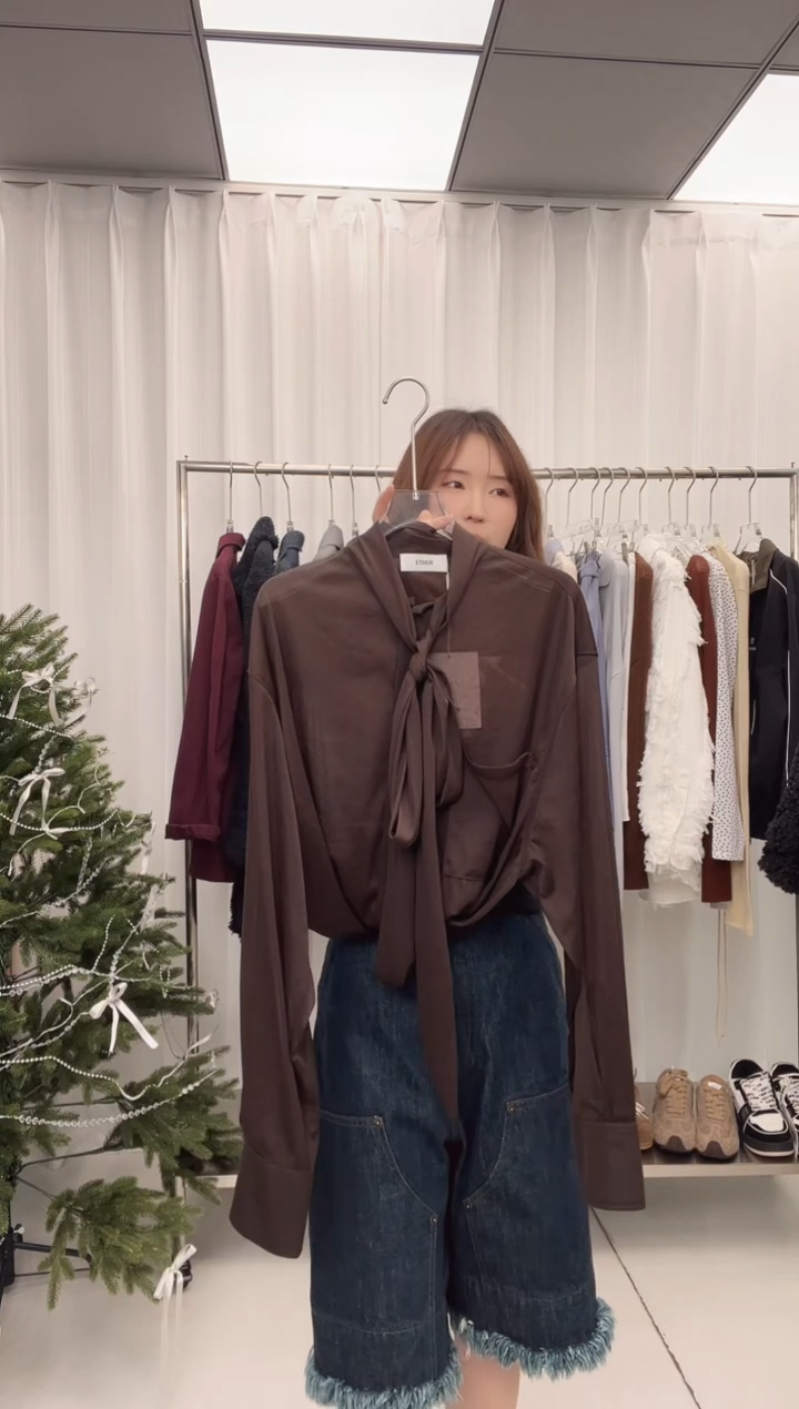 编号046  ETHOR25飘带衬衣  M码   待开价