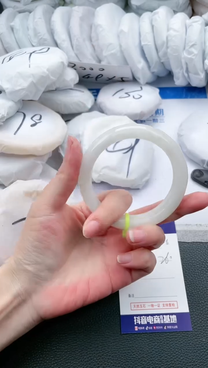 【闪购商品】和田玉手镯未镶嵌K26