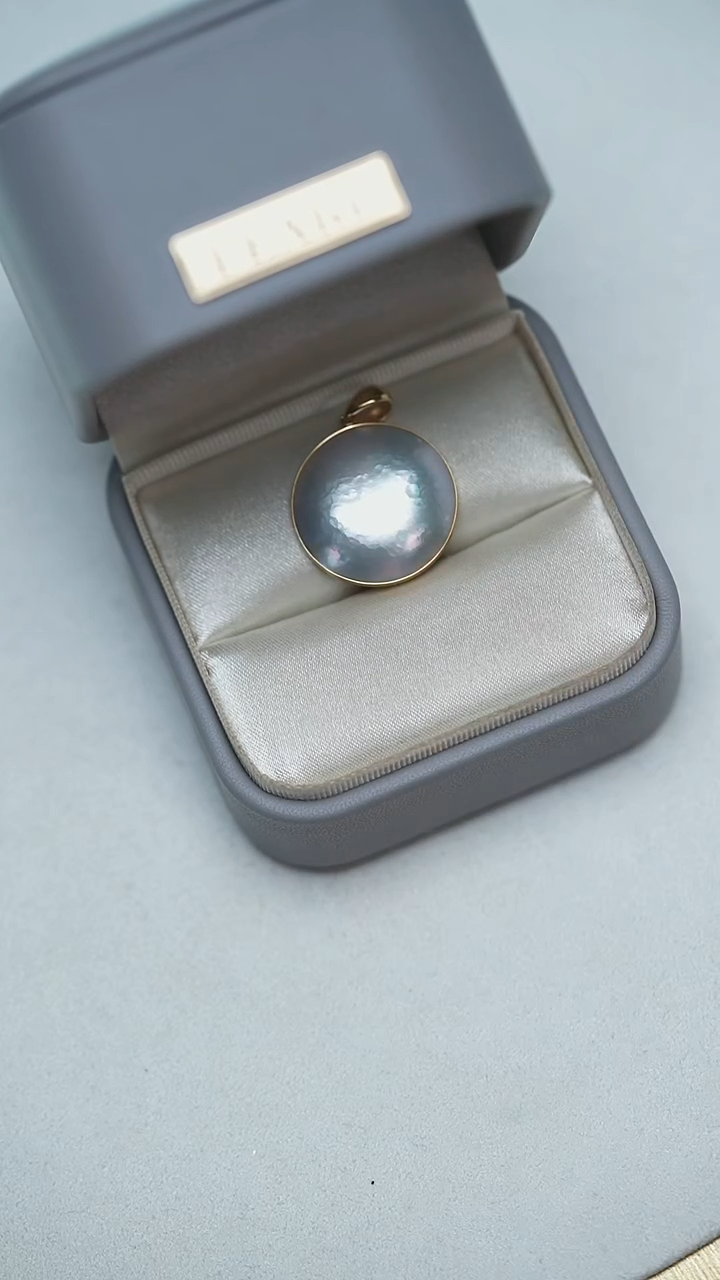 18K金镶嵌吊坠(不含链)拼合珍珠（马贝珠）20mm澳洲马贝