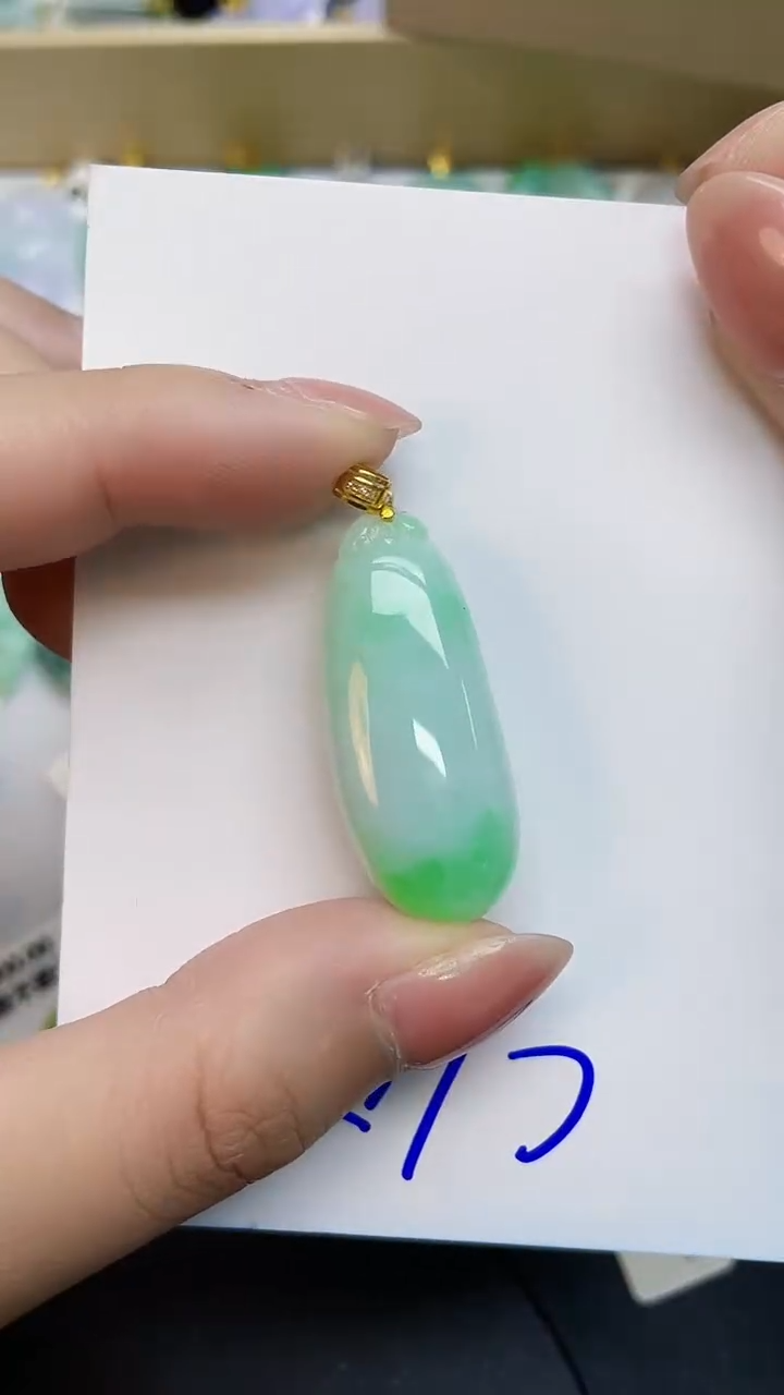 翡翠18K金镶嵌颈饰0000000000