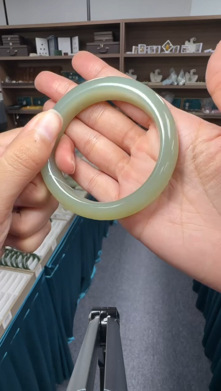 【闪购商品】和田玉手镯未镶嵌和田玉手镯56