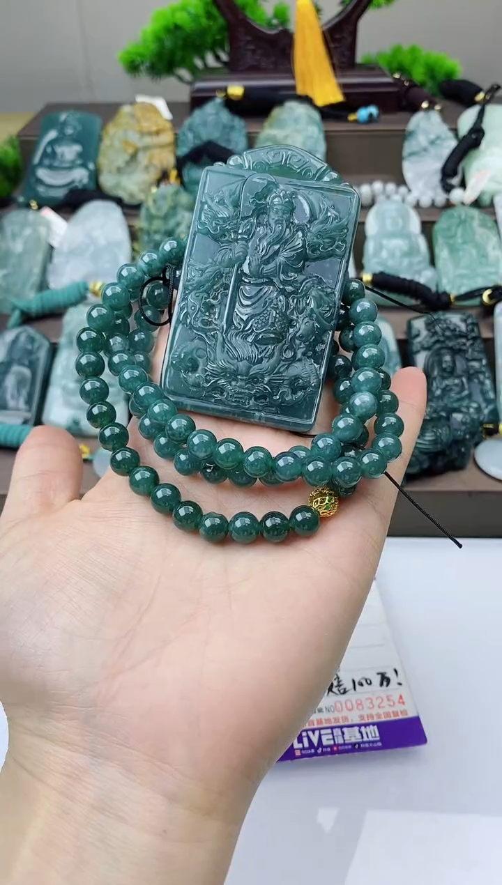 翡翠未镶嵌颈饰幸**神 