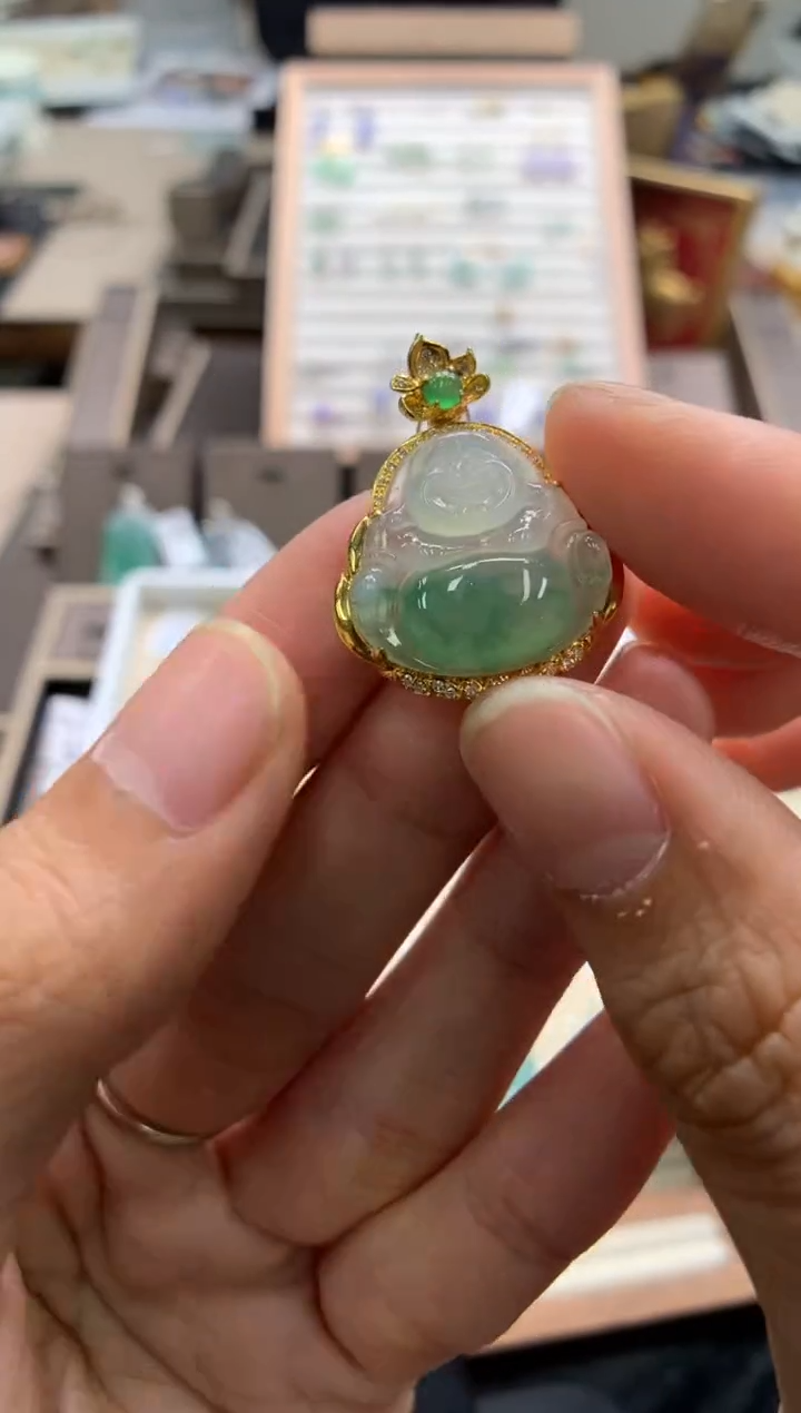 颈饰18K金镶嵌翡翠佛公