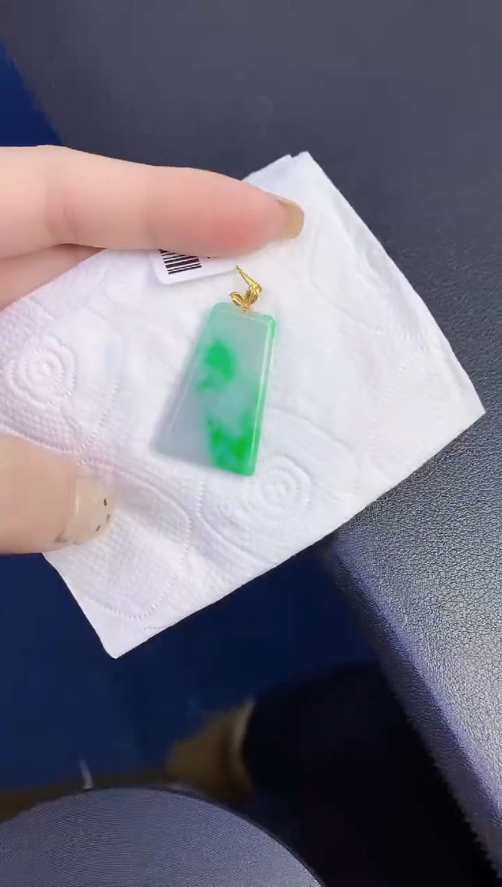 颈饰18K金镶嵌翡翠缅甸天然翡翠A货