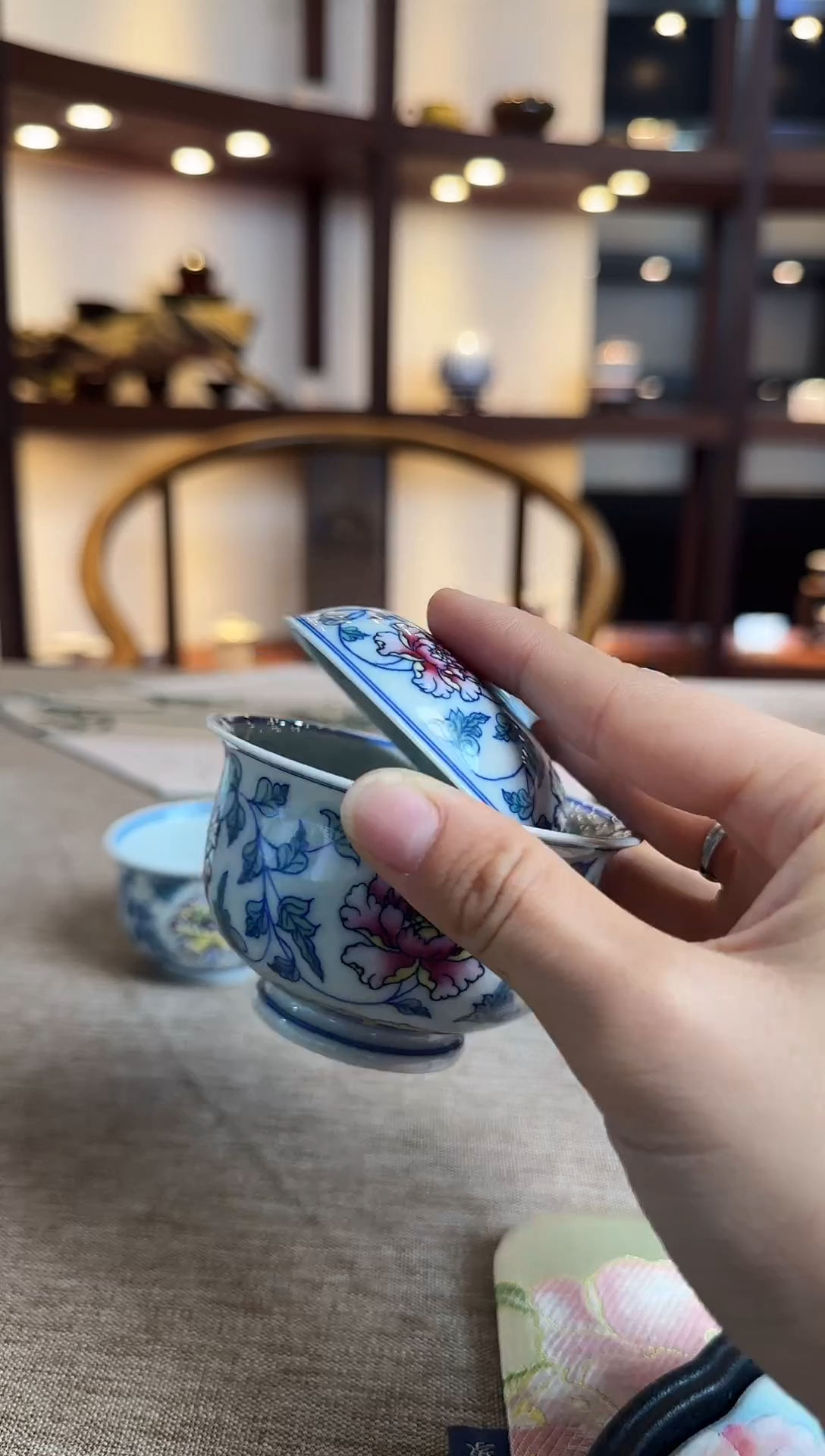 斗彩牡丹二才盖碗8.5*7.5 110ml