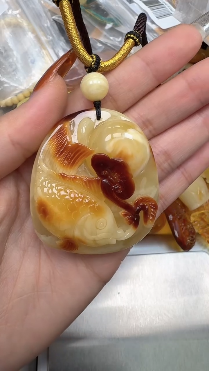 裸石琥珀未镶嵌如图