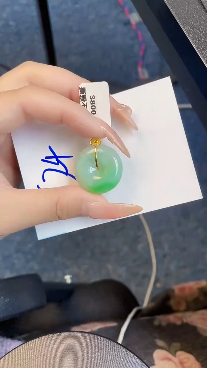 【闪购商品】翡翠颈饰18K金镶嵌00000000