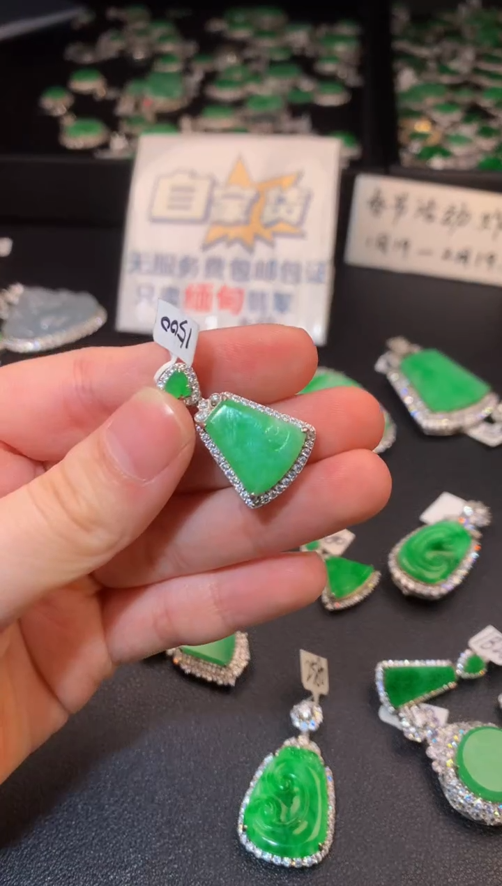 【闪购商品】翡翠颈饰银S925镶嵌翡翠