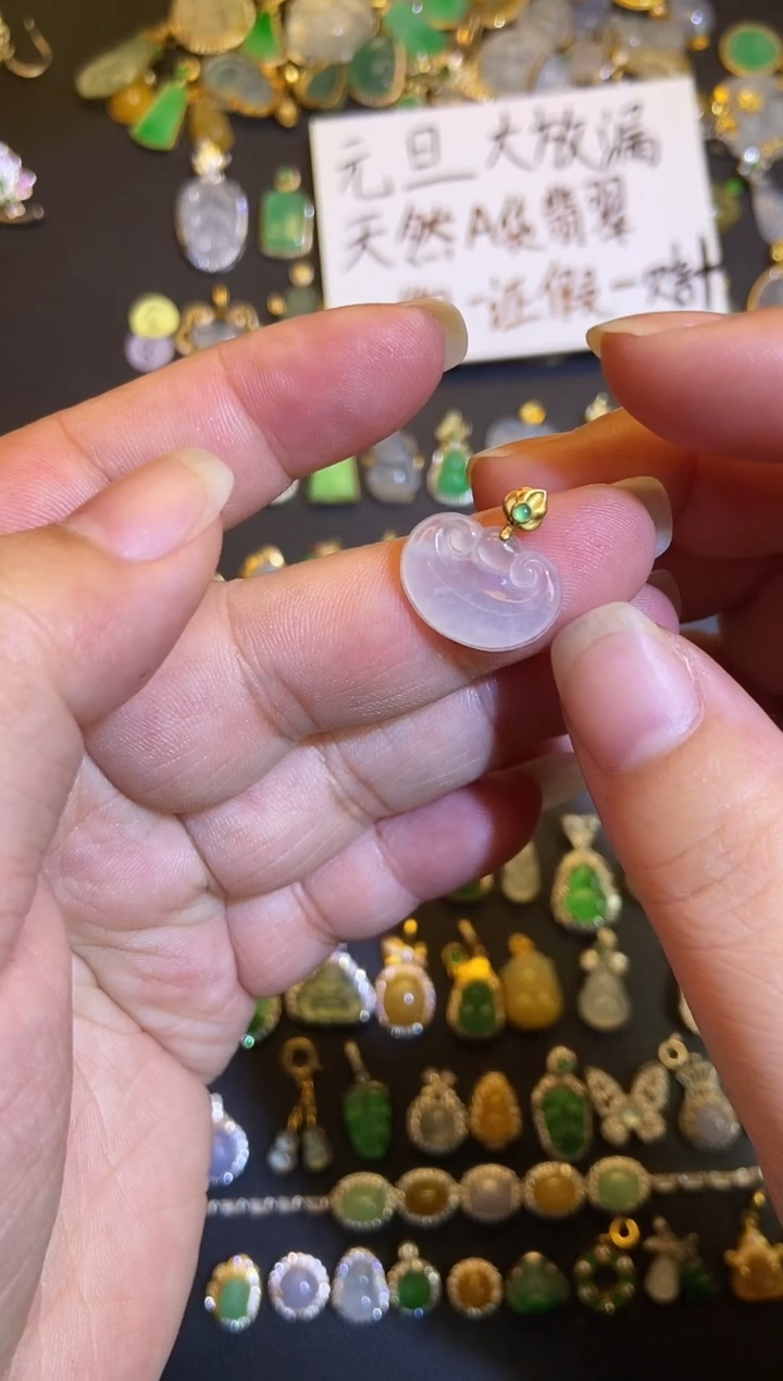 吊坠(不含链)18K金镶嵌翡翠1