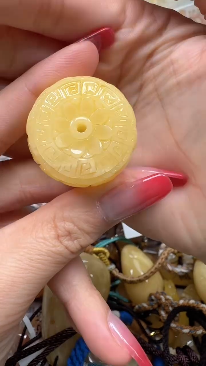 裸石琥珀未镶嵌如图