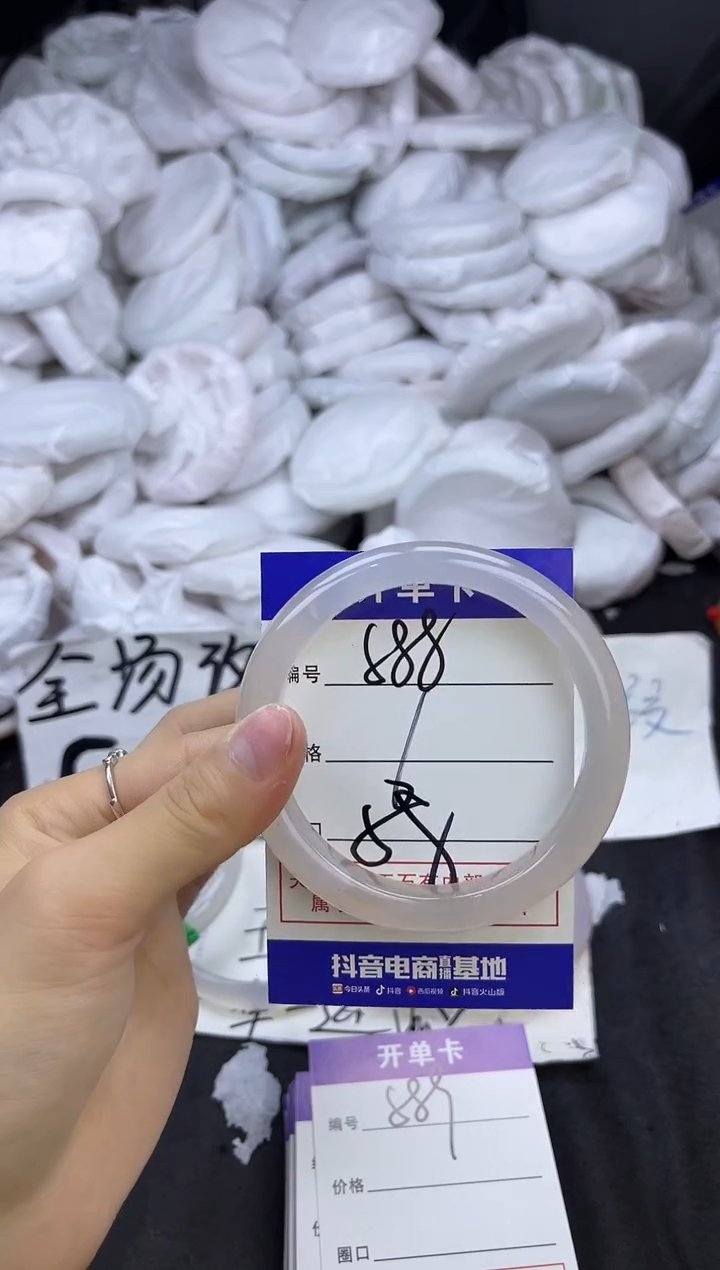 玛瑙/玉髓手镯未镶嵌588