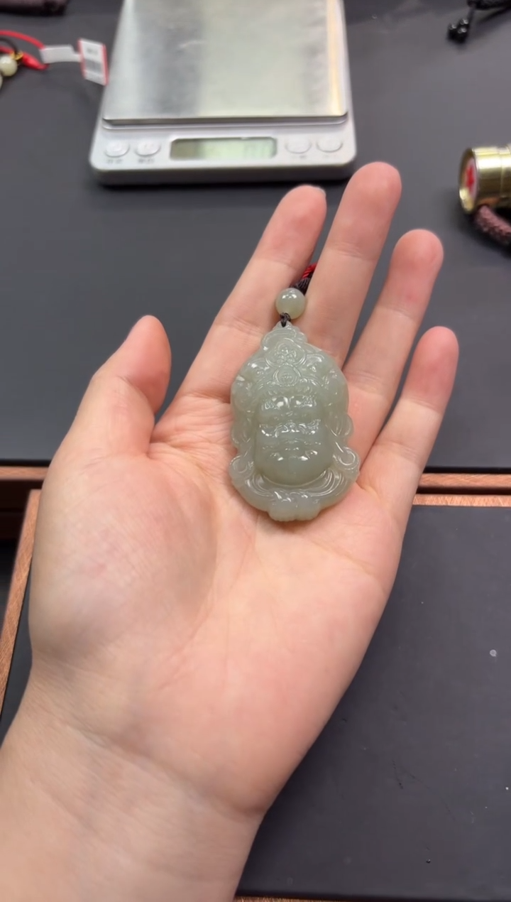【闪购商品】和田玉吊坠(赠链)未镶嵌且末微色差近矿吊坠